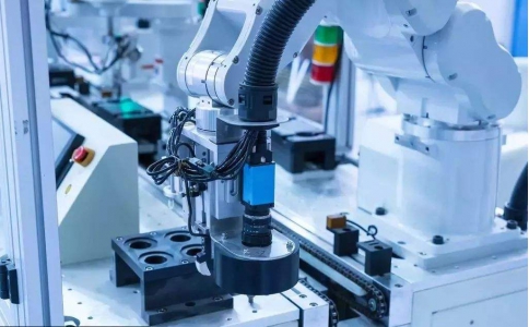 疫情推動工業(yè)企業(yè)智能制造進程，工業(yè)機器人 自動化生產(chǎn)、線上辦公成應(yīng)對利器